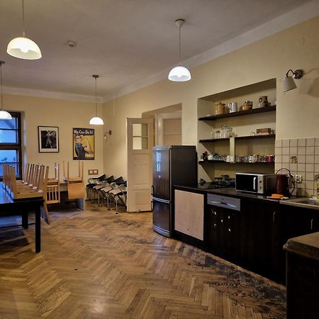 50 People Apartment Krakow Bagian luar foto