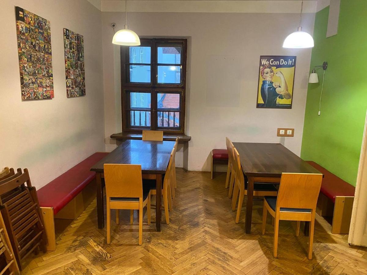 50 People Apartment Krakow Bagian luar foto