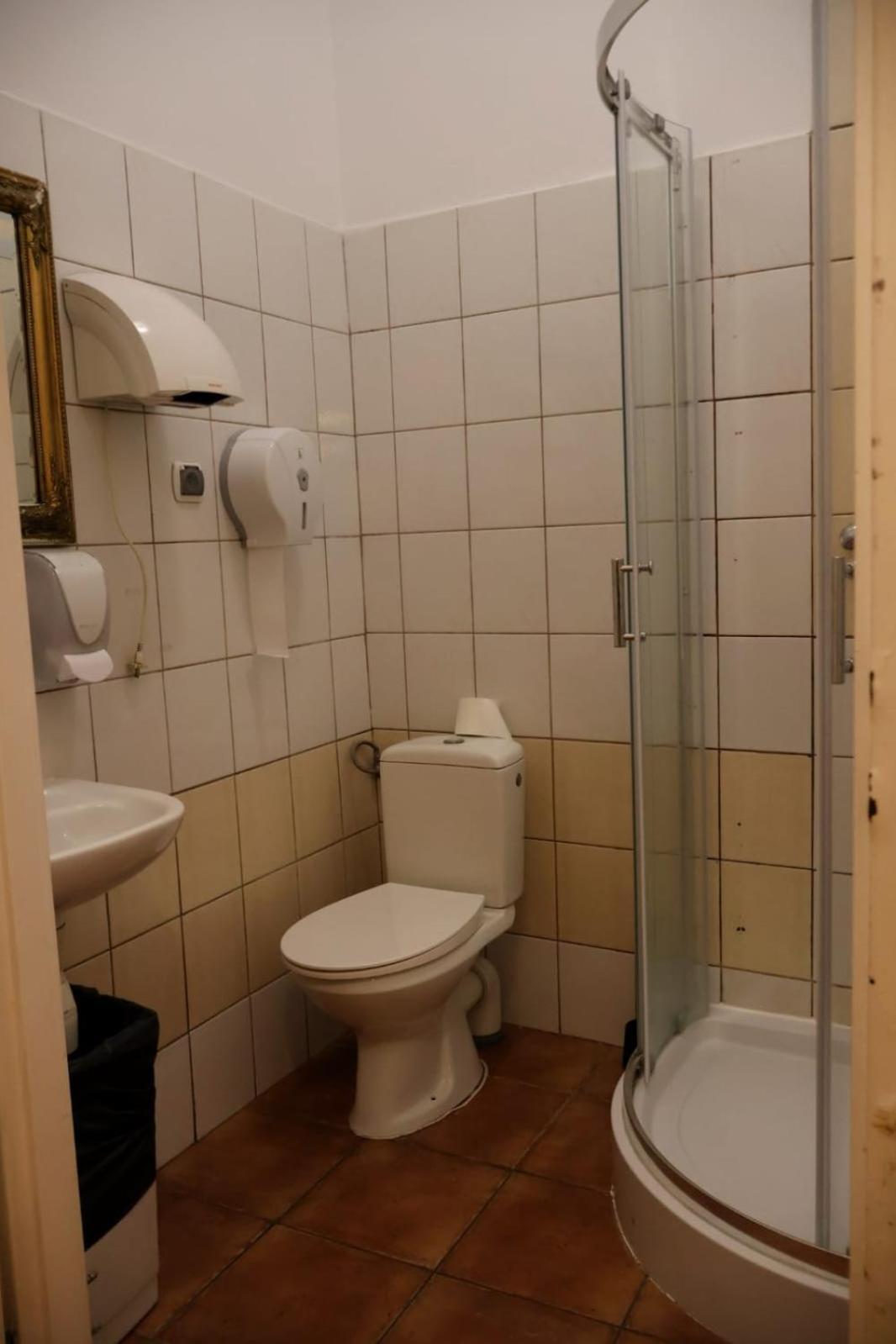 50 People Apartment Krakow Bagian luar foto