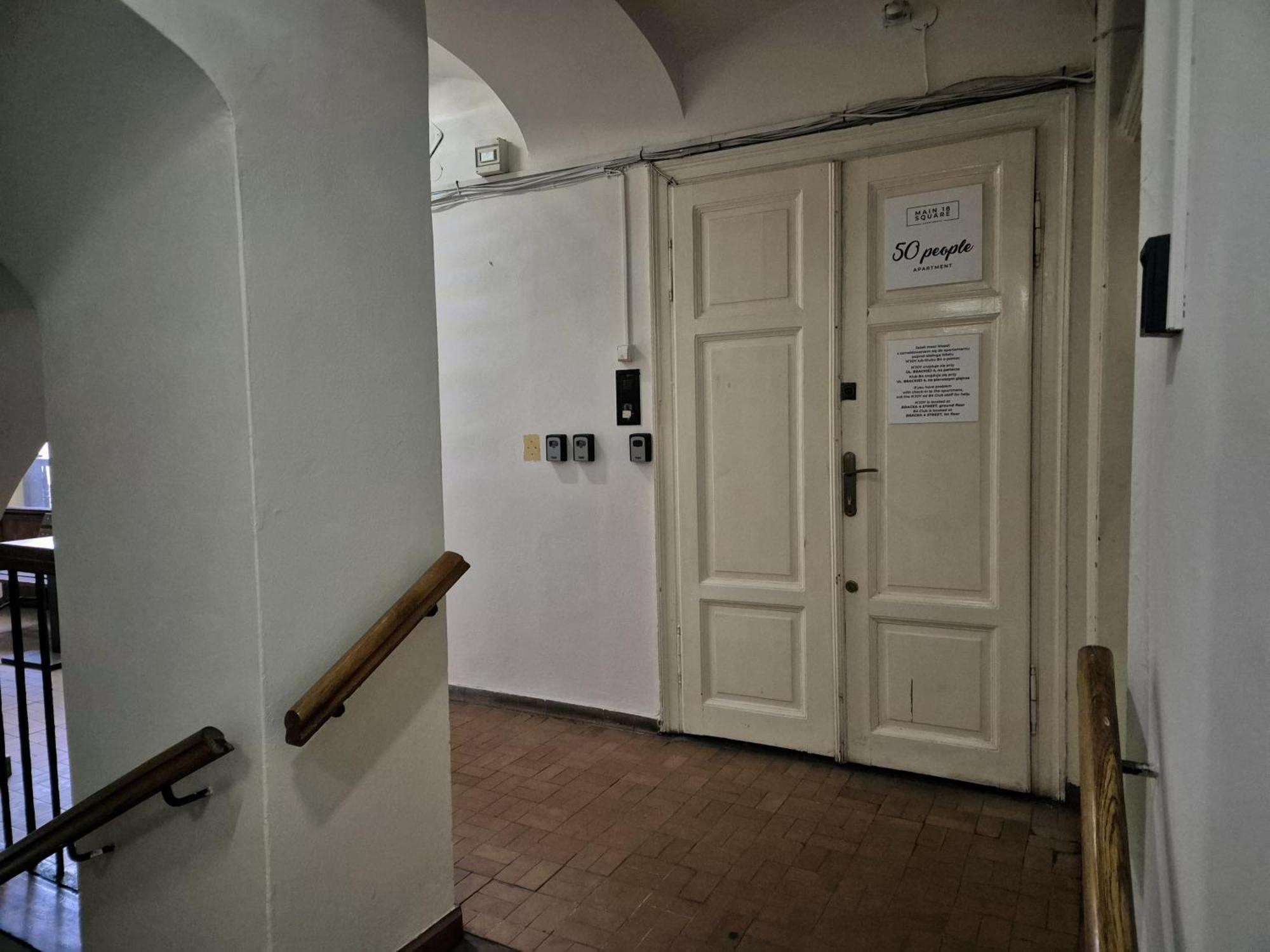 50 People Apartment Krakow Bagian luar foto