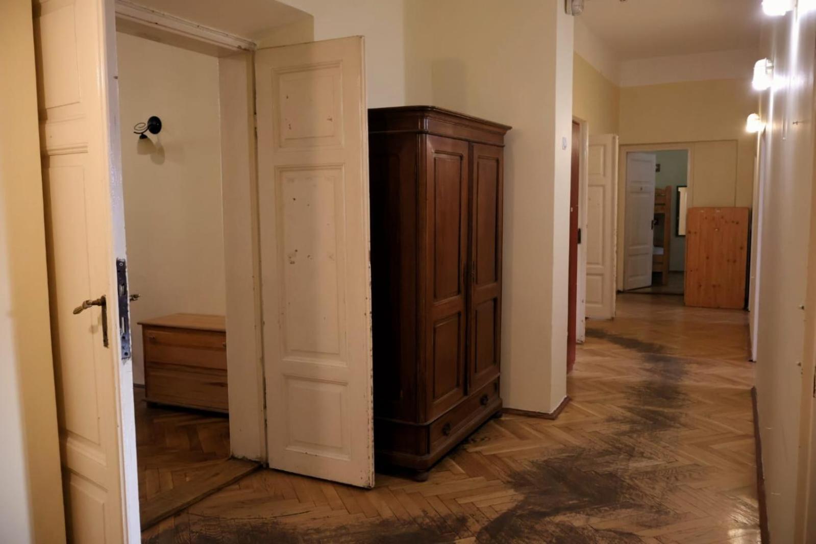 50 People Apartment Krakow Bagian luar foto